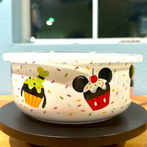 Disney Sweet Treat Covered Bowl Large -Cupcake Theme - Picture 1 of 5